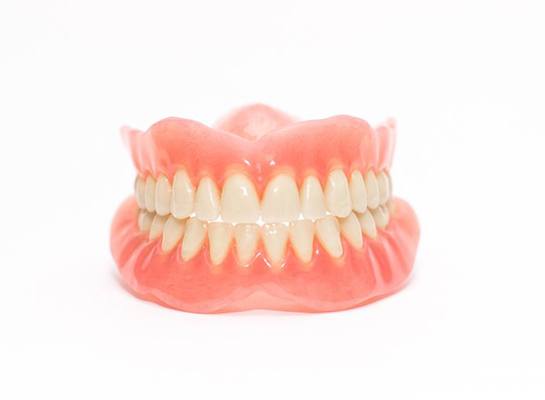 an example of a traditional full denture