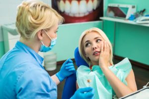 patient-in-pain-finding-an-emergency-dentist-in-maryland